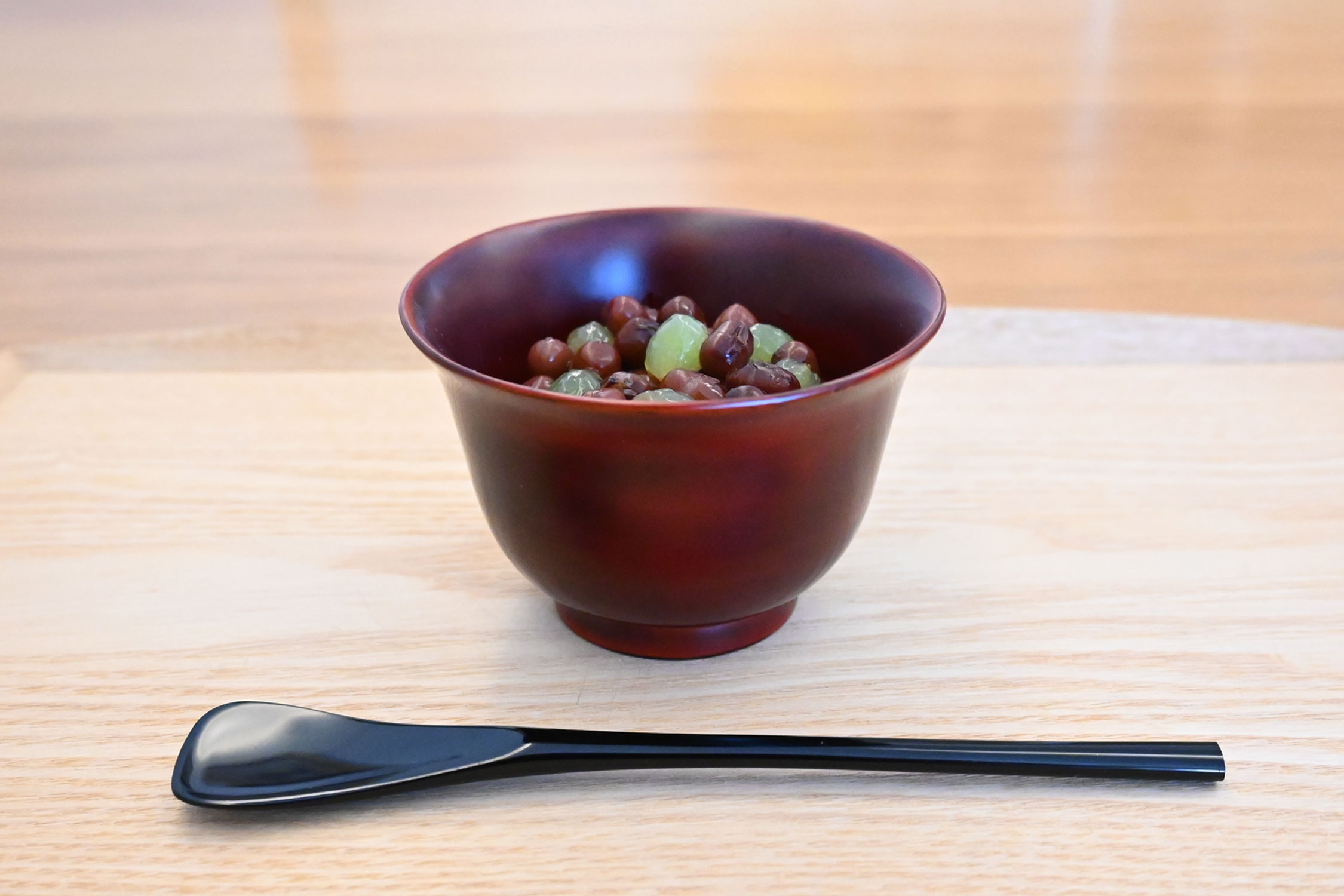 あずきを入れた端反壺椀